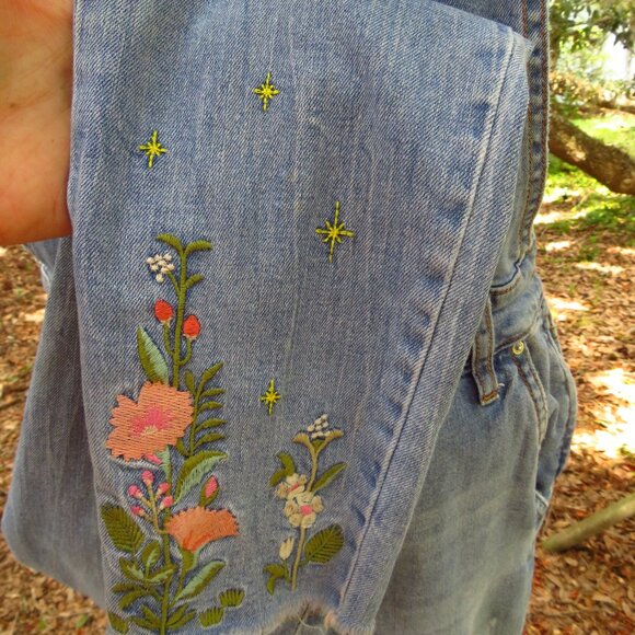 Womens Forever 21 Embroidered Overalls Denim Size 25 Distressed raw hem - Picture 9 of 15